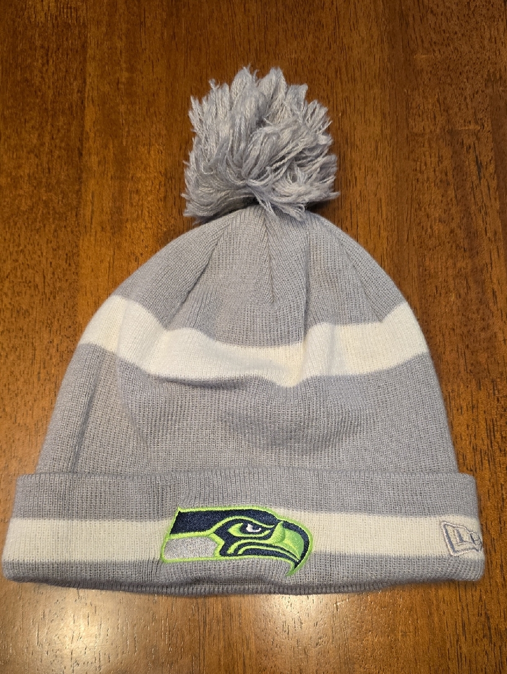 New Era Seattle Seahawks Light Gray & White Pom Beanie
